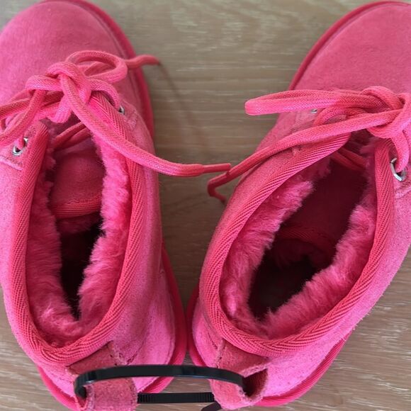 UGG Women’s Neumel II Chukka Boot pink, Size 7, NWOT Display pair - Picture 13 of 13